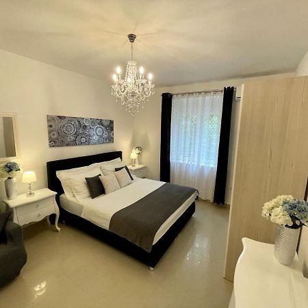 Central Square Guest House Zara Esterno foto