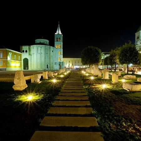Central Square Guest House Zara Esterno foto