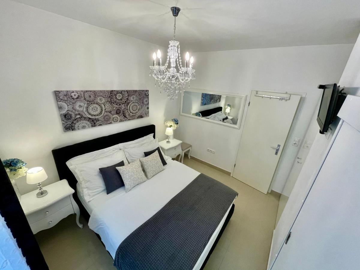 Central Square Guest House Zara Esterno foto
