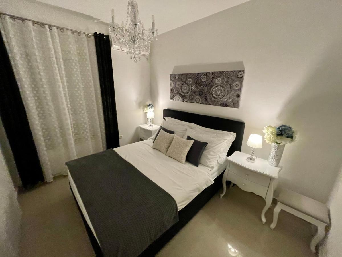 Central Square Guest House Zara Esterno foto