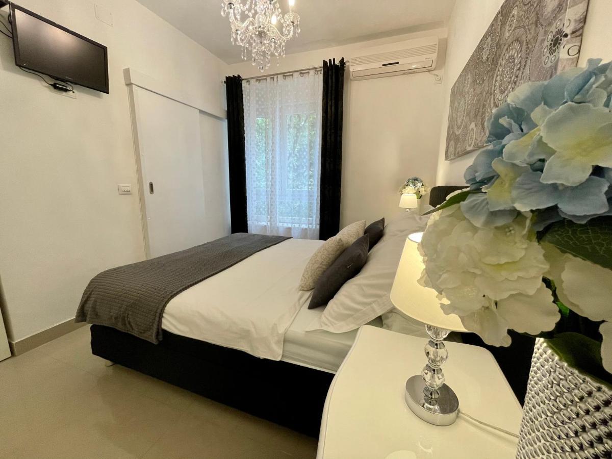 Central Square Guest House Zara Esterno foto
