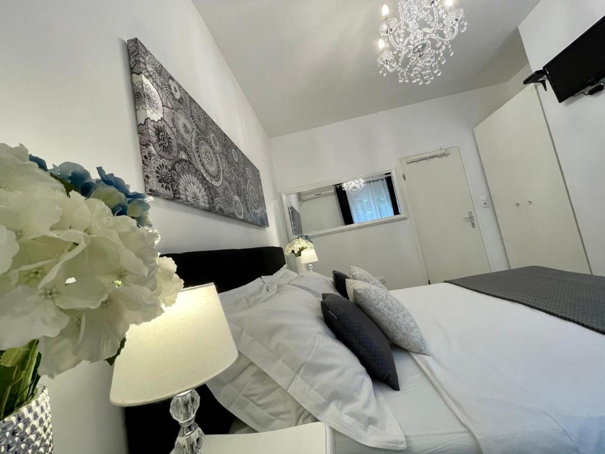 Central Square Guest House Zara Esterno foto