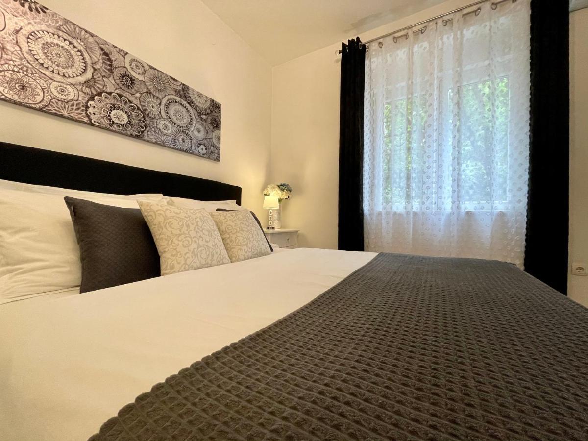 Central Square Guest House Zara Esterno foto