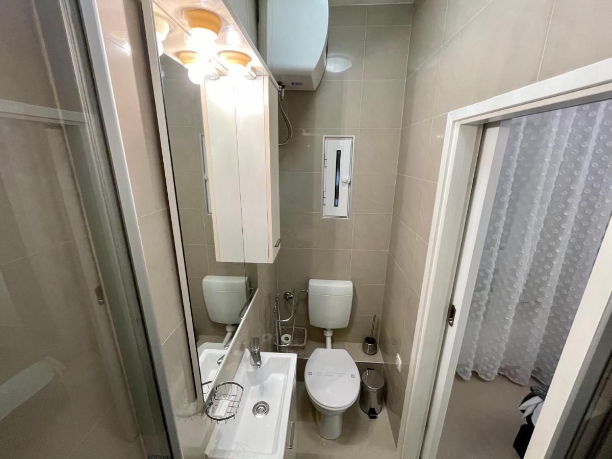 Central Square Guest House Zara Esterno foto