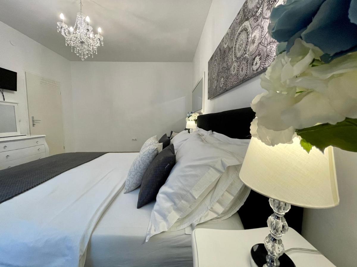 Central Square Guest House Zara Esterno foto