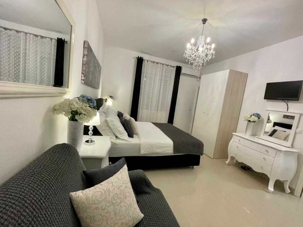 Central Square Guest House Zara Esterno foto