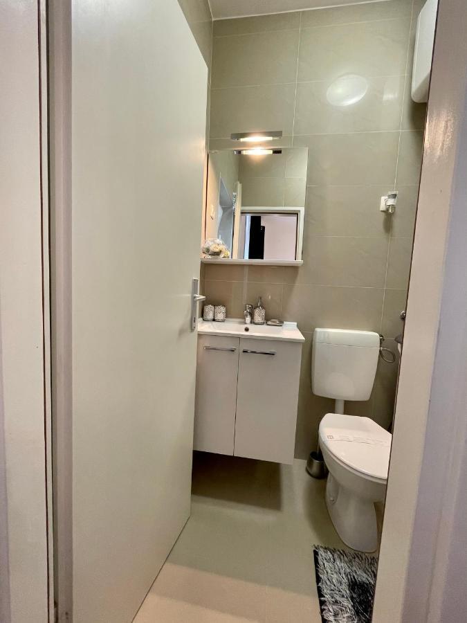 Central Square Guest House Zara Esterno foto