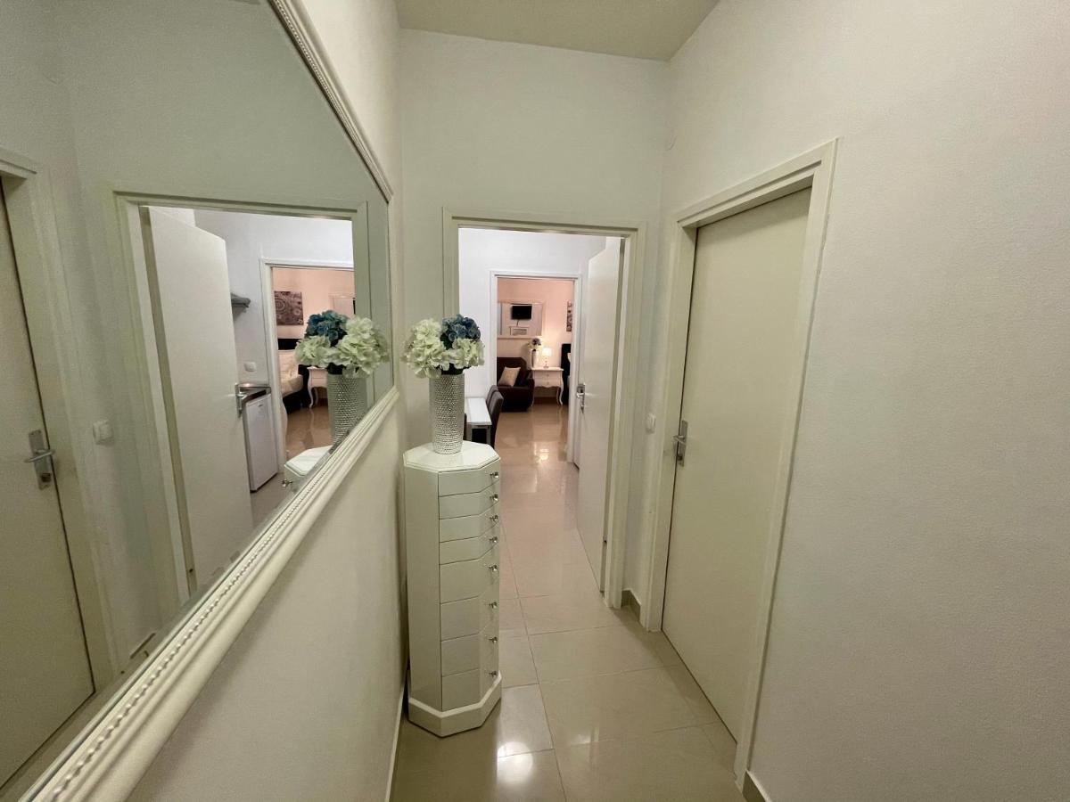 Central Square Guest House Zara Esterno foto