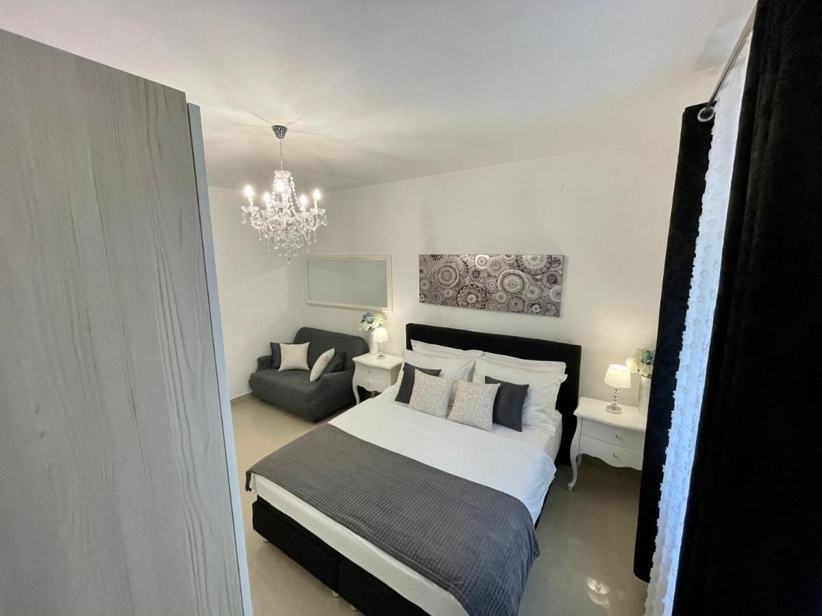 Central Square Guest House Zara Esterno foto