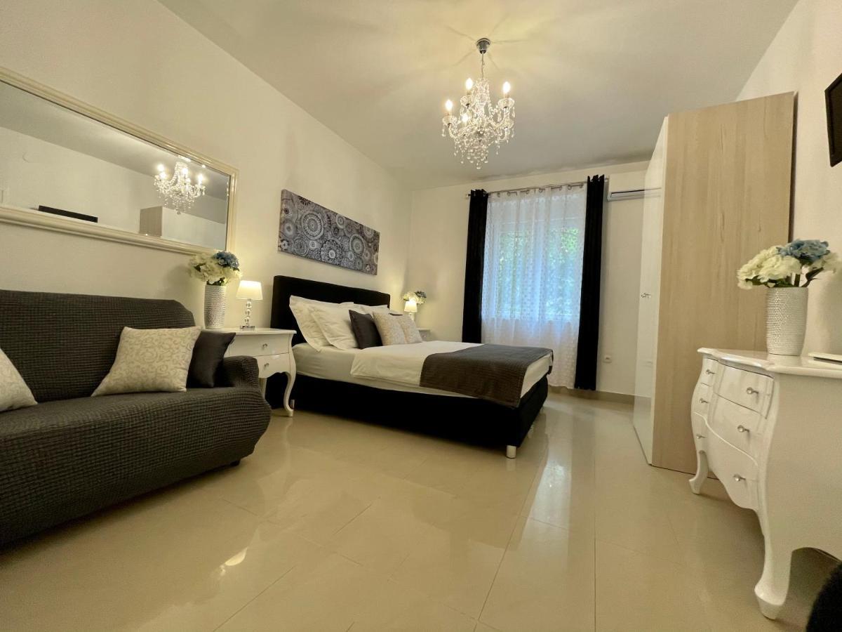 Central Square Guest House Zara Esterno foto