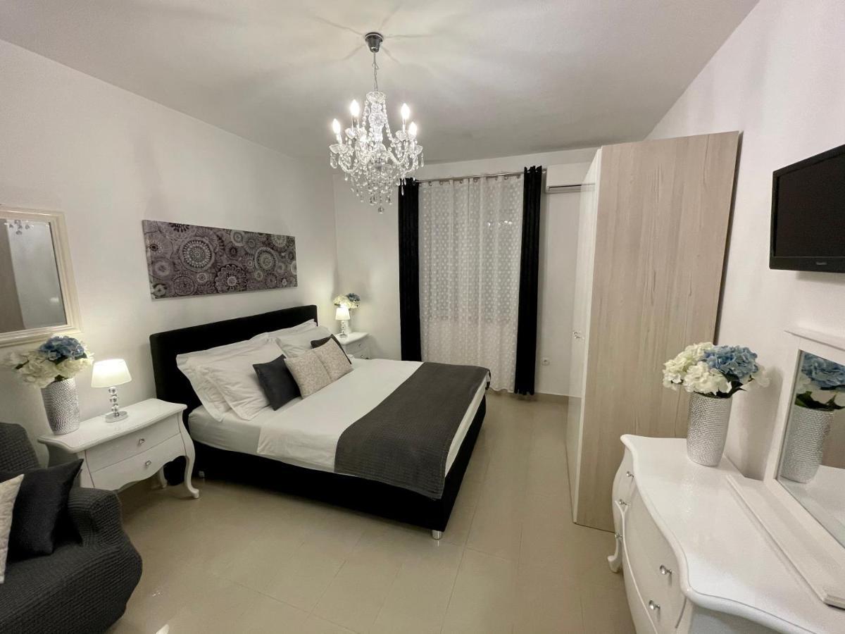 Central Square Guest House Zara Esterno foto