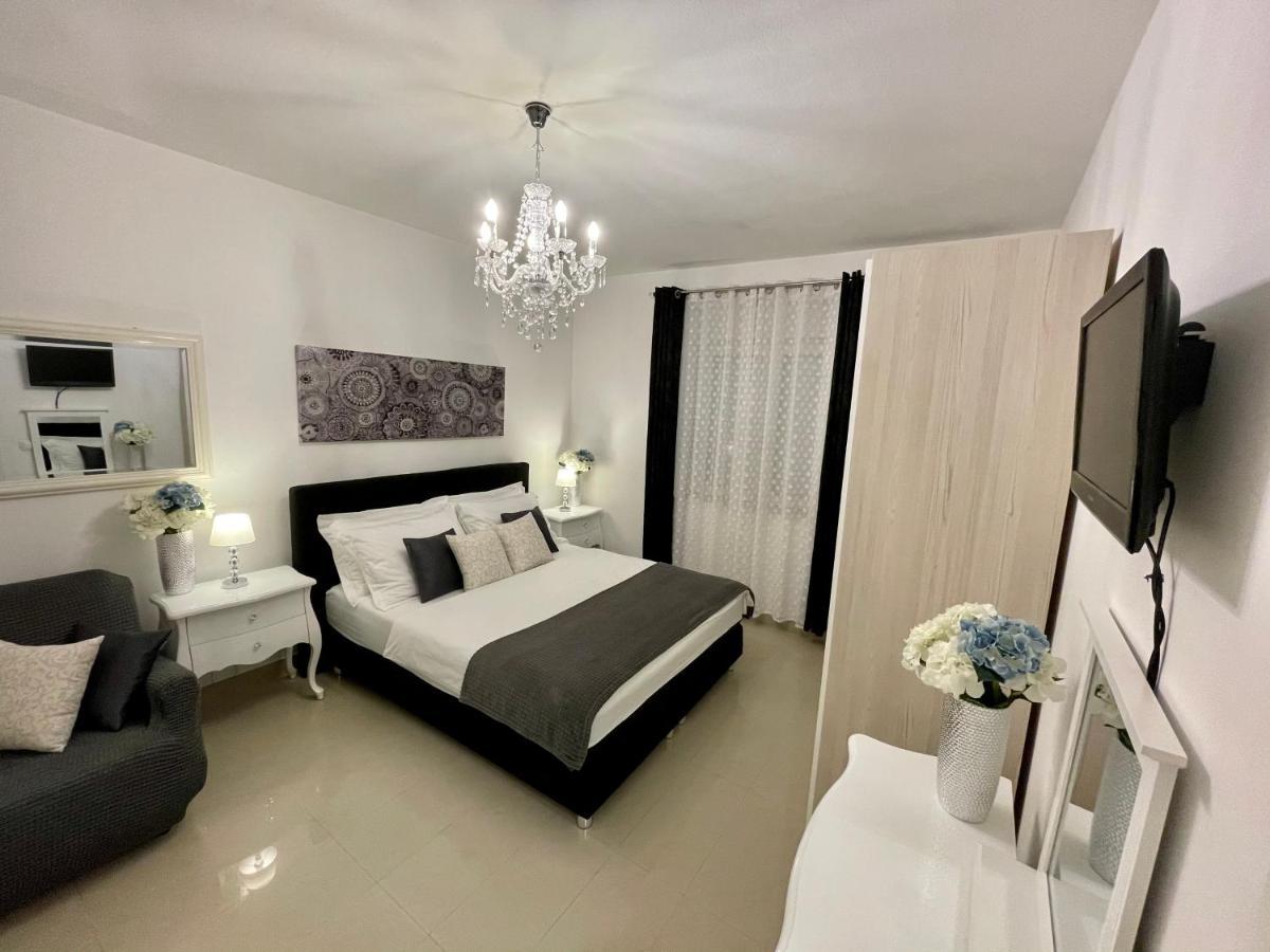 Central Square Guest House Zara Esterno foto