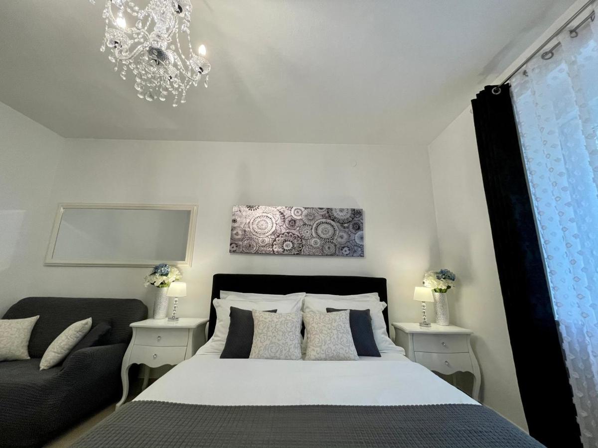 Central Square Guest House Zara Esterno foto