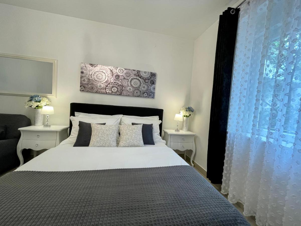 Central Square Guest House Zara Esterno foto