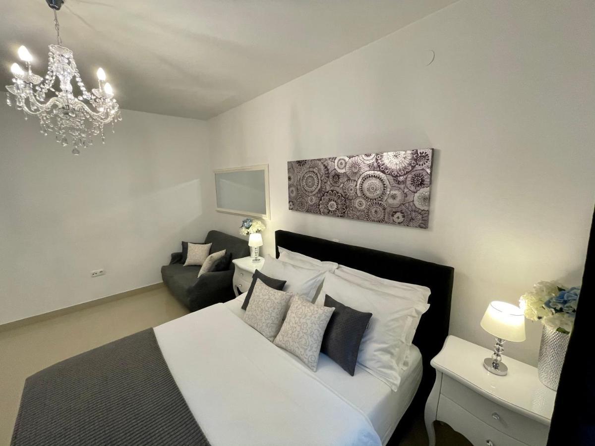 Central Square Guest House Zara Esterno foto