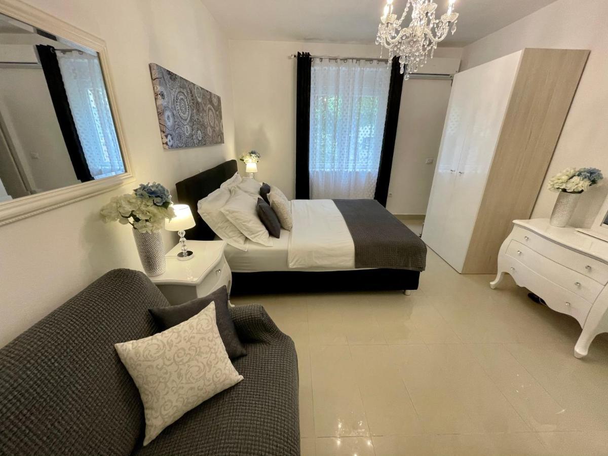 Central Square Guest House Zara Esterno foto
