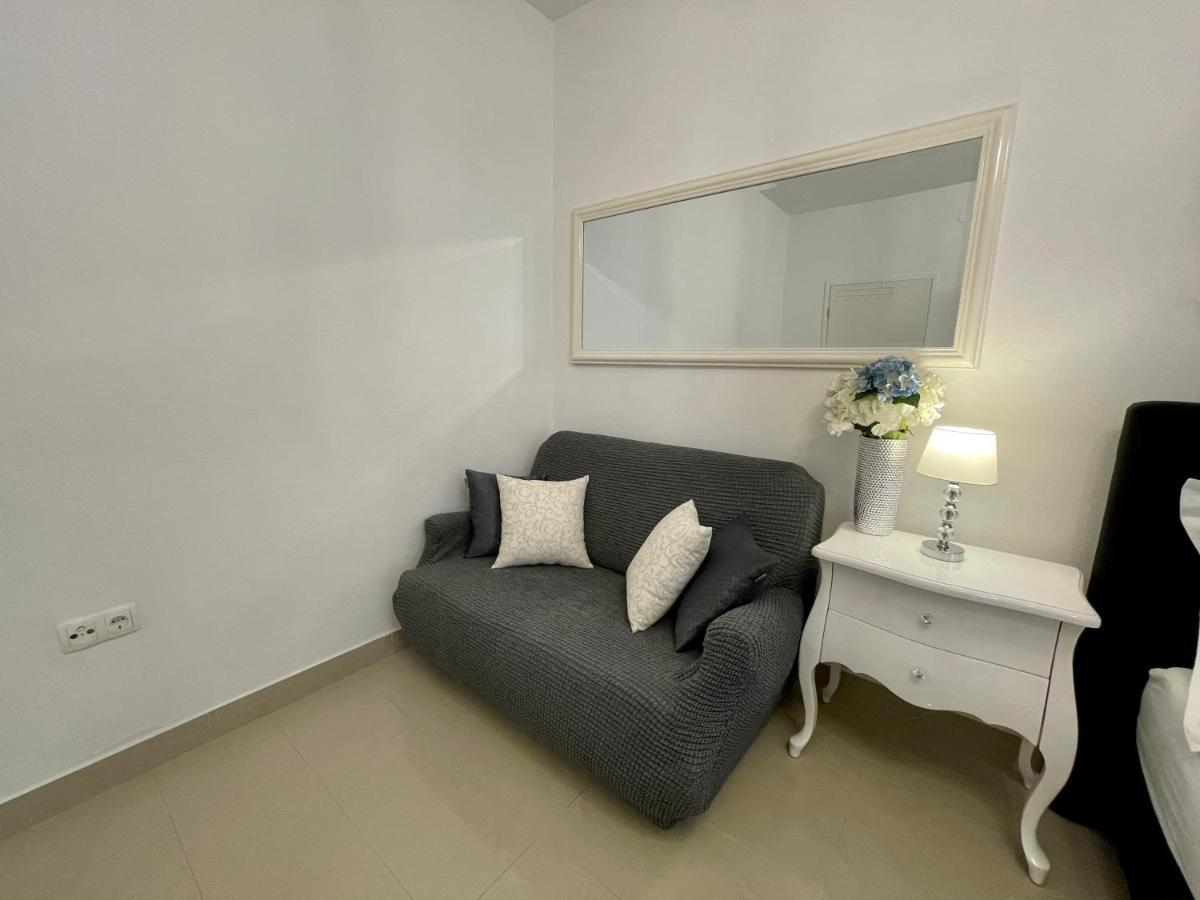 Central Square Guest House Zara Esterno foto