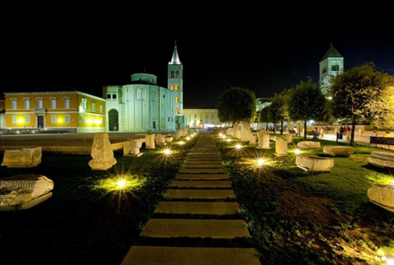 Central Square Guest House Zara Esterno foto