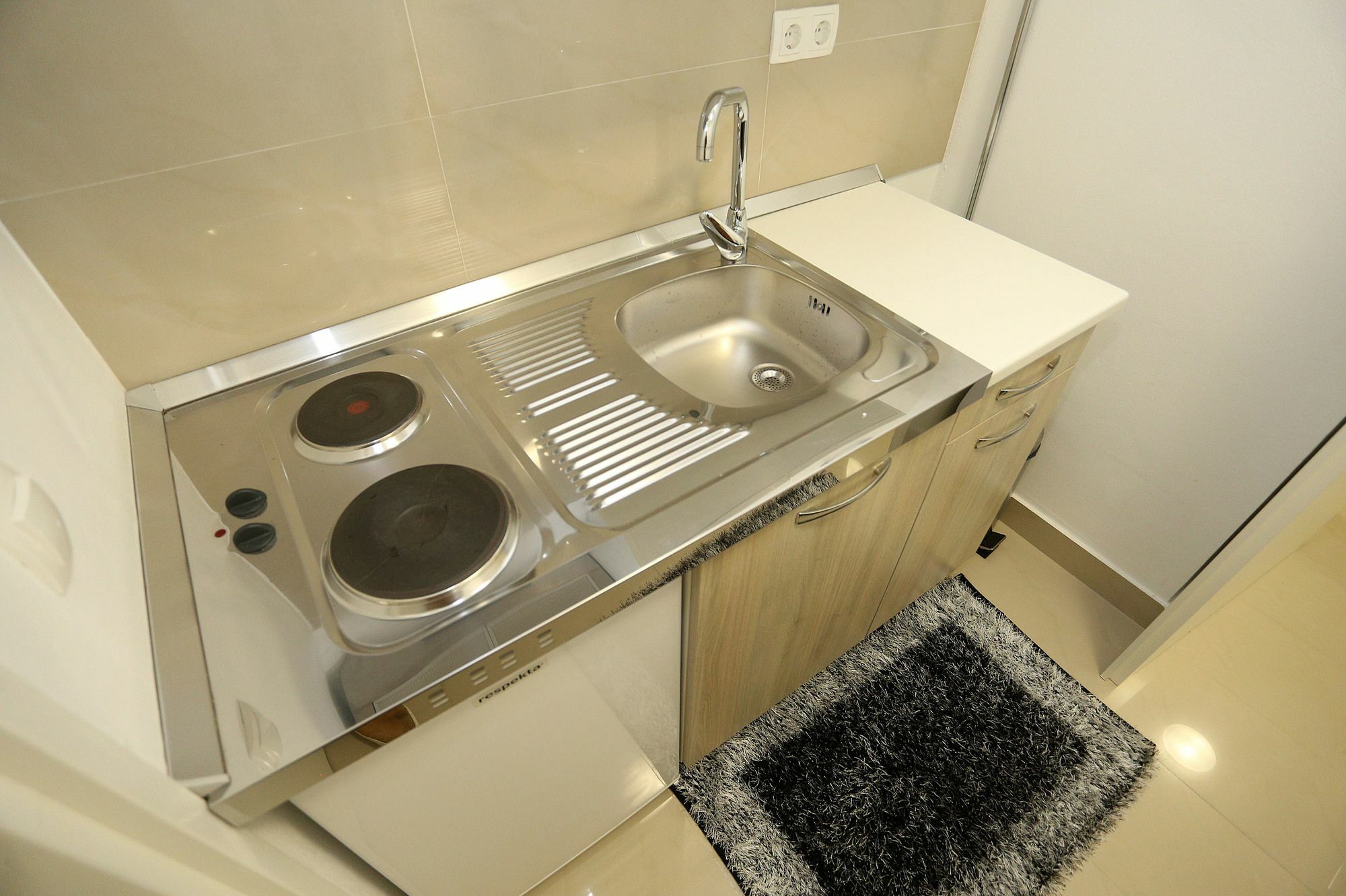 Central Square Guest House Zara Esterno foto